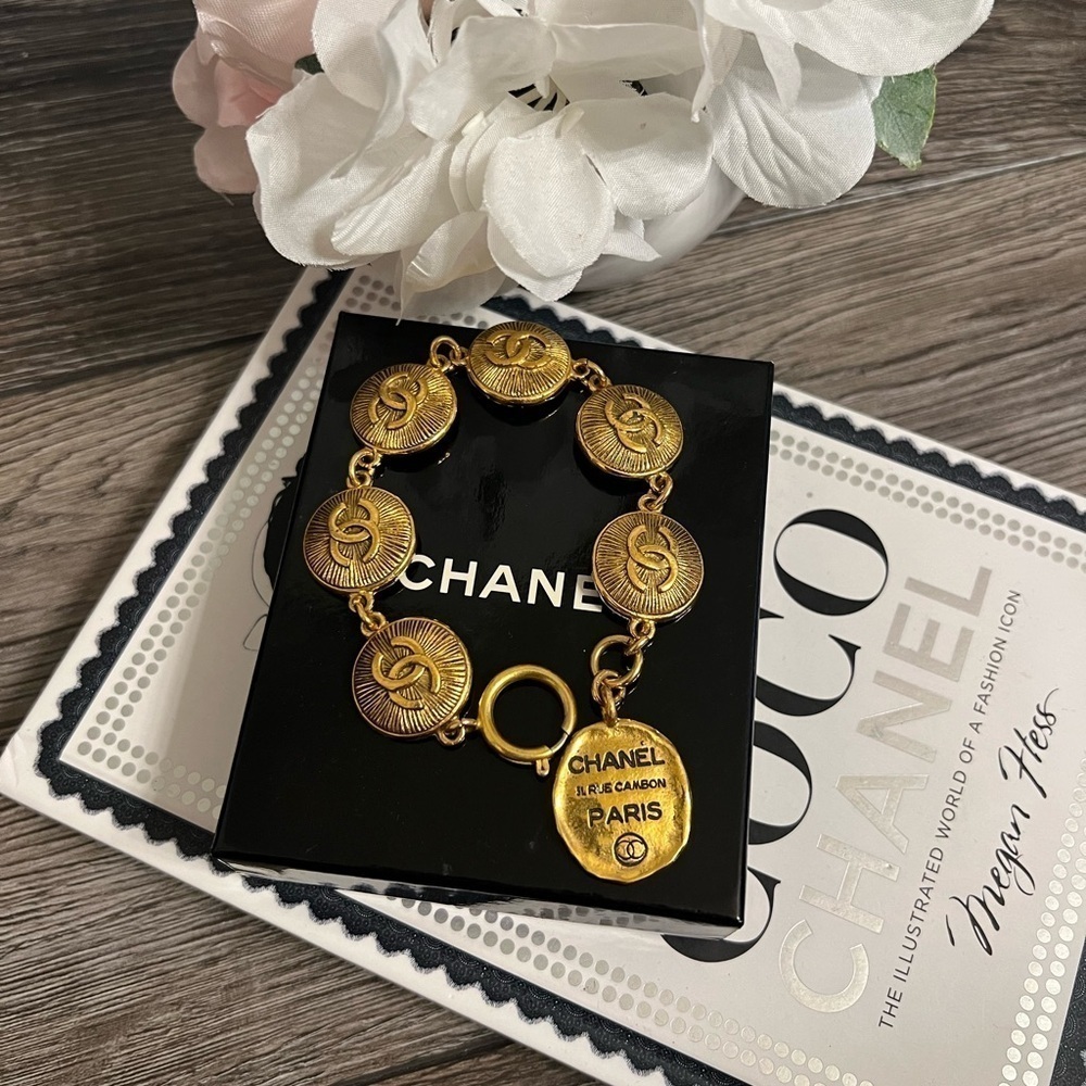 Chanel Vintage Gold Rue Cambon CC Medallion Link Bracelet